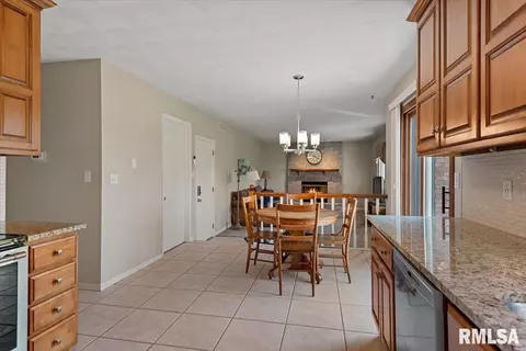 2900 Mill Point Ct, Springfield, IL 62704 photo 12
