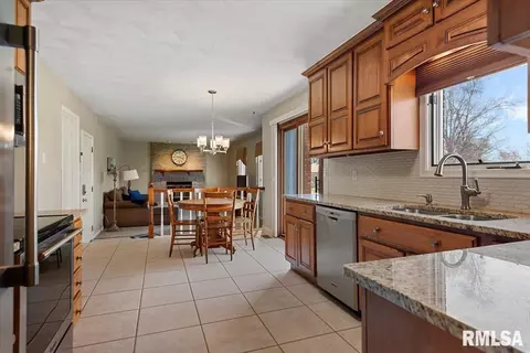 2900 Mill Point Ct, Springfield, IL 62704 photo 9