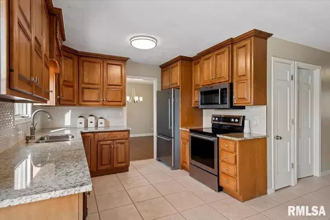2900 Mill Point Ct, Springfield, IL 62704 photo 11