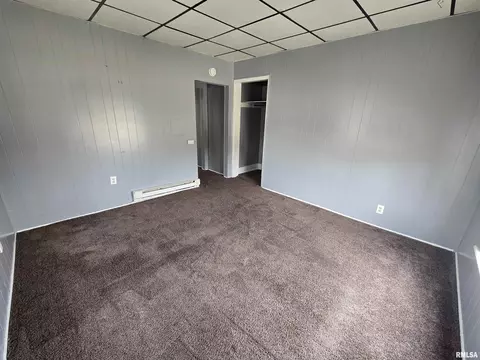 526 E Walnut St, Canton, IL 61520 photo 6