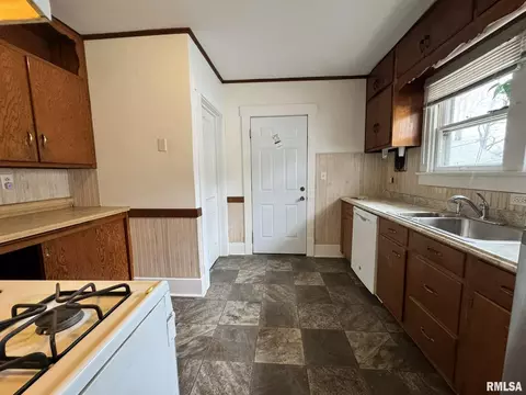 Entry Way - 2408 Yale Blvd, Springfield, IL 62703 photo 2 of 2