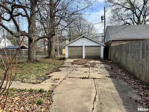 Exterior - 2408 Yale Blvd, Springfield, IL 62703 photo 2 of 3