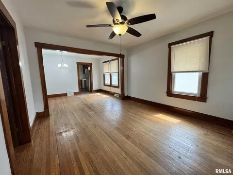 Living - 2408 Yale Blvd, Springfield, IL 62703 photo 4 of 7
