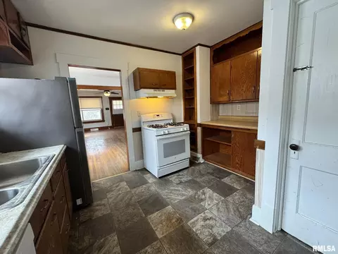 Kitchen - 2408 Yale Blvd, Springfield, IL 62703 photo 5 of 5
