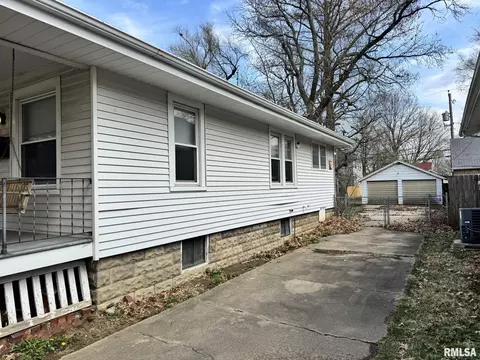 Exterior - 2408 Yale Blvd, Springfield, IL 62703 photo 1 of 3