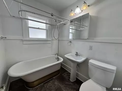 Bath - 2408 Yale Blvd, Springfield, IL 62703 photo 1 of 3