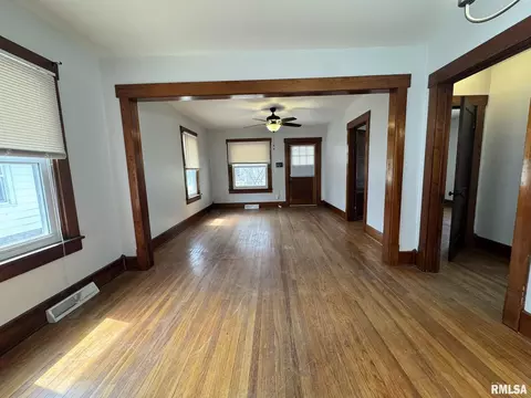 Living - 2408 Yale Blvd, Springfield, IL 62703 photo 5 of 7