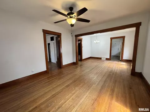 Living - 2408 Yale Blvd, Springfield, IL 62703 photo 2 of 7