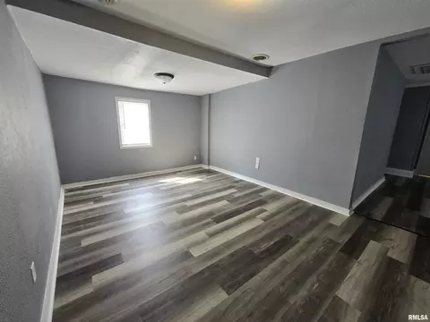 Living - 171 N 3rd St, Canton, IL 61520 photo 1 of 1