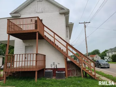 Exterior - 171 N 3rd St, Canton, IL 61520 photo 2 of 2