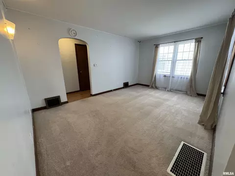 Living - 2537 S 5th St, Springfield, IL 62703 photo 1 of 2