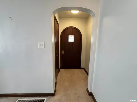 Entry Way - 2537 S 5th St, Springfield, IL 62703 photo 1 of 3