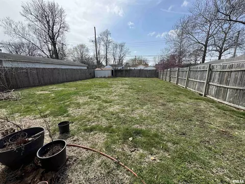 Exterior - 2537 S 5th St, Springfield, IL 62703 photo 3 of 3