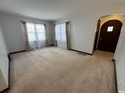 Living - 2537 S 5th St, Springfield, IL 62703 photo 2 of 2