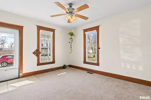 Living - 2010 N 16th St, Springfield, IL 62702 photo 3 of 5