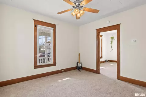 Living - 2010 N 16th St, Springfield, IL 62702 photo 4 of 5