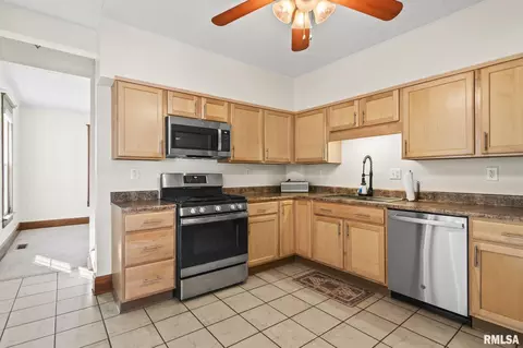 Kitchen - 2010 N 16th St, Springfield, IL 62702 photo 3 of 3