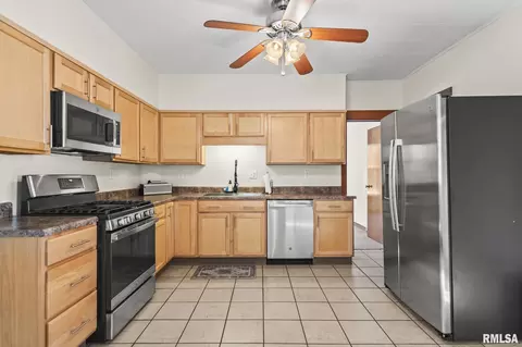 Kitchen - 2010 N 16th St, Springfield, IL 62702 photo 1 of 3