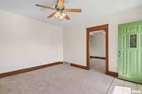 Living - 2010 N 16th St, Springfield, IL 62702 photo 2 of 5