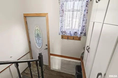 Entry Way - 2010 N 16th St, Springfield, IL 62702 photo 1 of 2