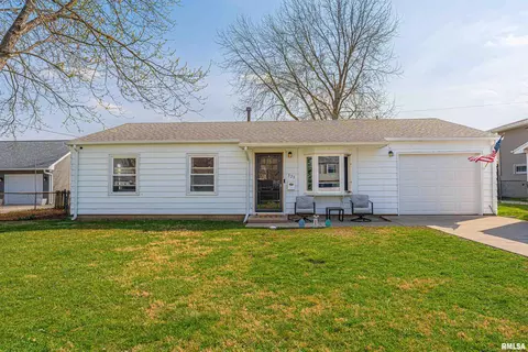 323 Nugent Pl, Lincoln, IL 62656