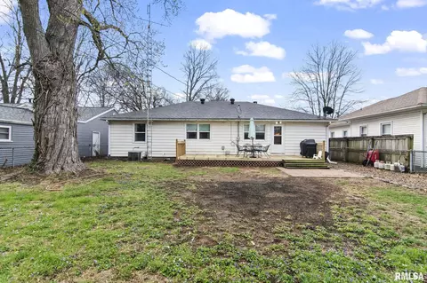 Exterior - 1913 E Hood St, Springfield, IL 62703 photo 4 of 5