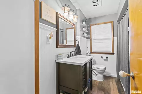 Bath - 1913 E Hood St, Springfield, IL 62703 photo 1 of 1