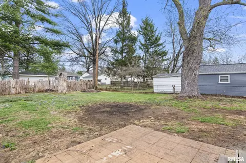 Exterior - 1913 E Hood St, Springfield, IL 62703 photo 2 of 5