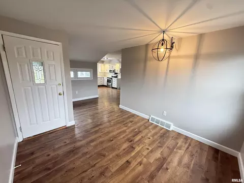 307 E State St, Payson, IL 62360 photo 8
