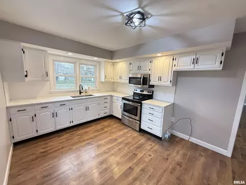 307 E State St, Payson, IL 62360 photo 5