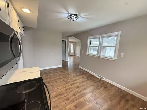 307 E State St, Payson, IL 62360 photo 7