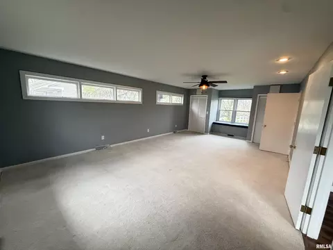 307 E State St, Payson, IL 62360 photo 15