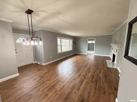 307 E State St, Payson, IL 62360 photo 9