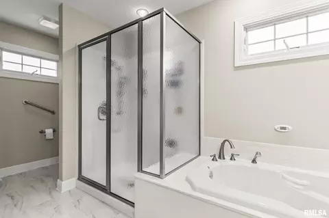 Bath - 2403 Interlacken Rd, Springfield, IL 62704 photo 2 of 4