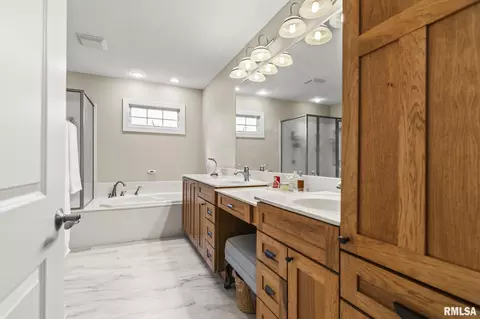 Bath - 2403 Interlacken Rd, Springfield, IL 62704 photo 1 of 4