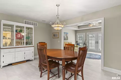 Dining - 2403 Interlacken Rd, Springfield, IL 62704 photo 3 of 3
