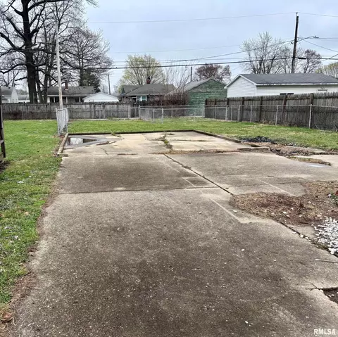 Exterior - 1702 N 20th St, Springfield, IL 62702 photo 3 of 3