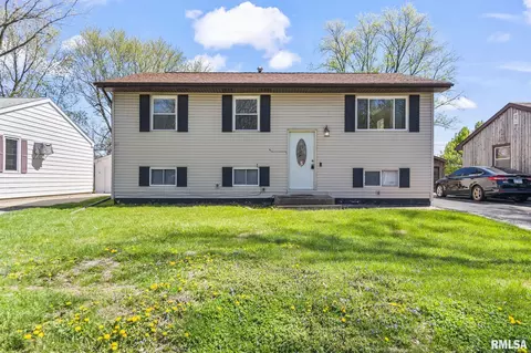 328 Parkview Dr, Rochester, IL 62563