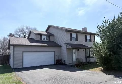 725 E Ann St, Knoxville, IL 61448