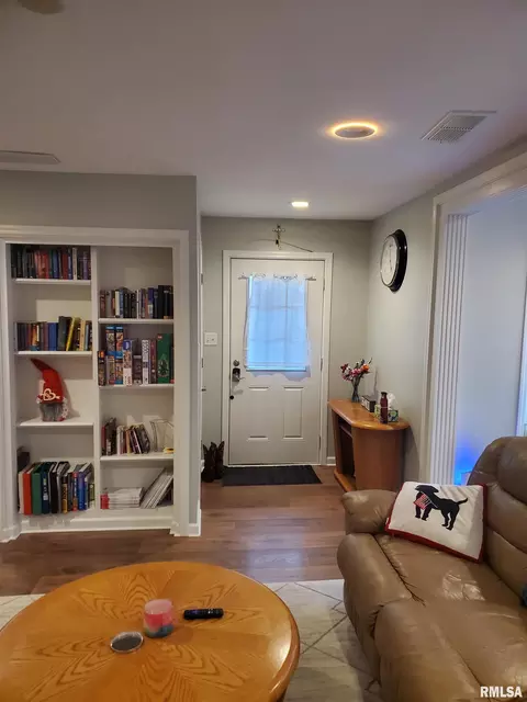Entry Way - 308 E Apple Orchard Rd, Springfield, IL 62703 photo 1 of 1