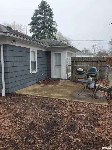Exterior - 308 E Apple Orchard Rd, Springfield, IL 62703 photo 3 of 5