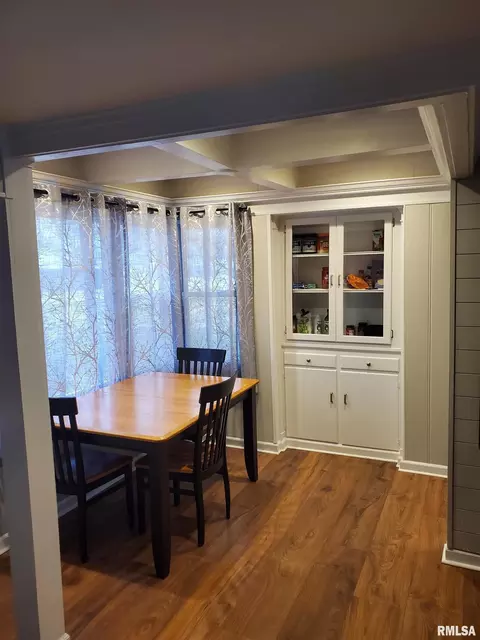 Dining - 308 E Apple Orchard Rd, Springfield, IL 62703 photo 1 of 1