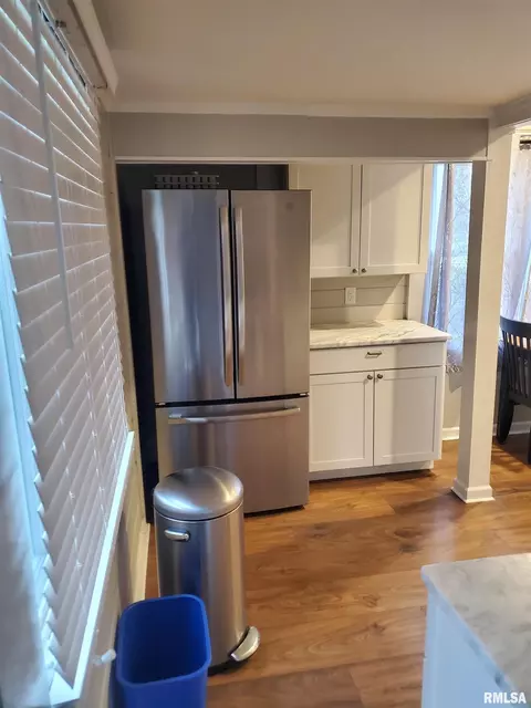 Kitchen - 308 E Apple Orchard Rd, Springfield, IL 62703 photo 2 of 2