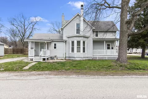 419 S 5th St, Girard, IL 62640
