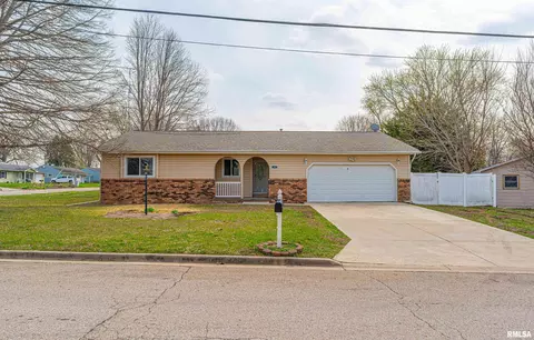 701 21st St, Lincoln, IL 62656