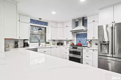Kitchen - 2421 E Lake Shore Dr, Springfield, IL 62712 photo 1 of 5