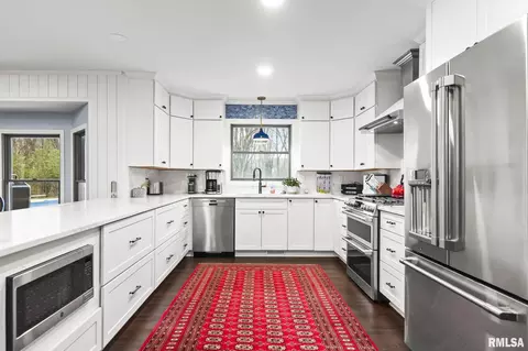 Kitchen - 2421 E Lake Shore Dr, Springfield, IL 62712 photo 2 of 5
