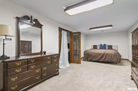 Bedroom - 2421 E Lake Shore Dr, Springfield, IL 62712 photo 9 of 11