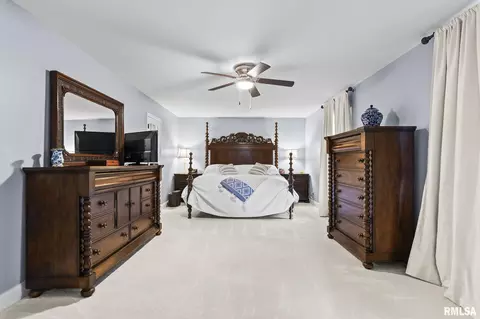 Bedroom - 2421 E Lake Shore Dr, Springfield, IL 62712 photo 2 of 11