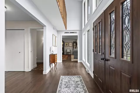 Entry Way - 2421 E Lake Shore Dr, Springfield, IL 62712 photo 3 of 5